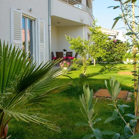 Two-bedroom In Okrug Gornji Ii * Τρογκίρ