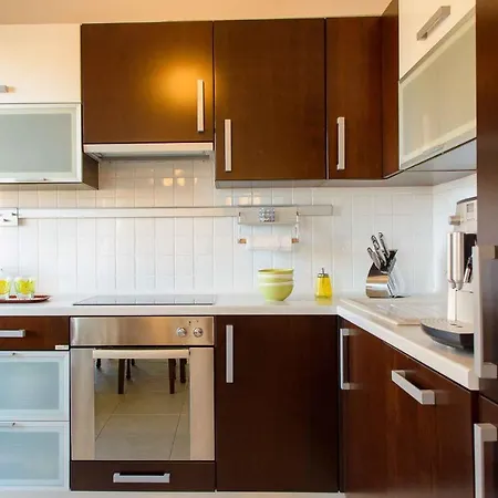 Two-bedroom In Okrug Gornji Ii *