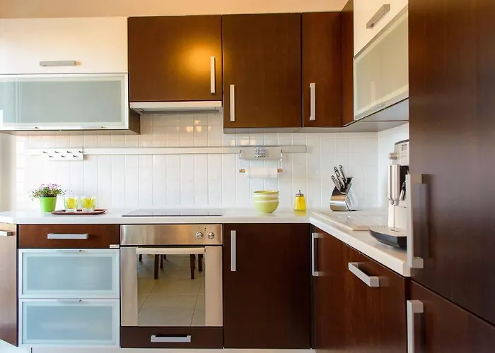 Two-bedroom In Okrug Gornji Ii *