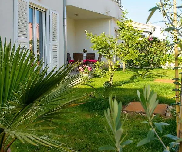 Two-bedroom In Okrug Gornji Ii * Trogir